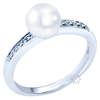 Ring 18ct White Gold with Pearl and Diamonds