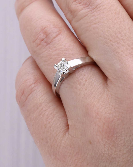 18ct White Gold Solitaire Engagement Ring with DIamonds by Savvidis (Νο 53)